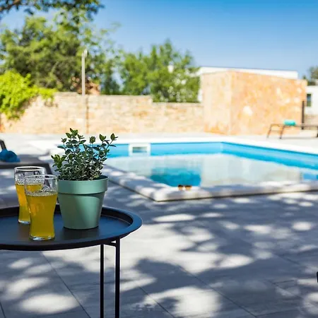 Apartments Cesare With Shared Pool Liznjan Exterior photo