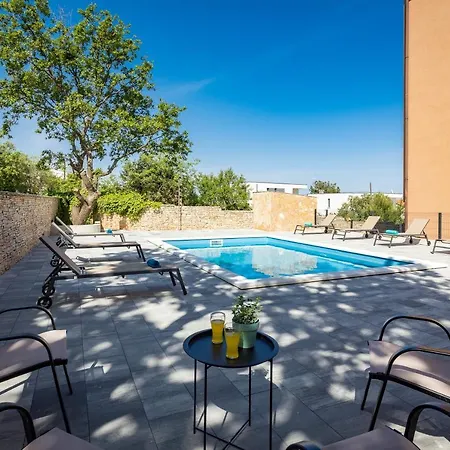 Apartments Cesare With Shared Pool Liznjan Exterior photo