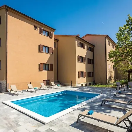 Apartments Cesare With Shared Pool Liznjan Exterior photo