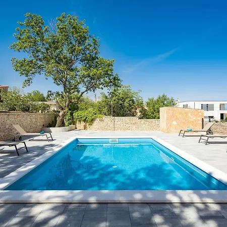 Apartments Cesare With Shared Pool Liznjan Exterior photo