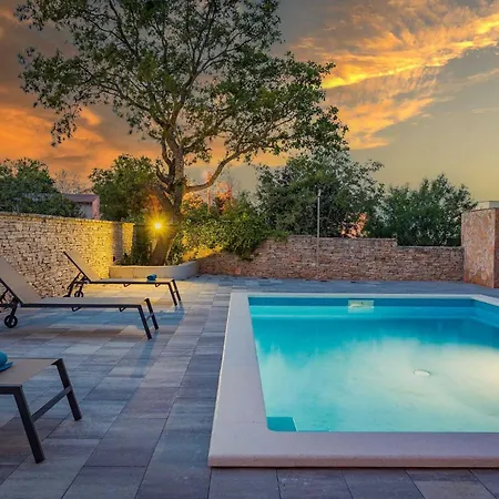 Apartments Cesare With Shared Pool Liznjan Exterior photo