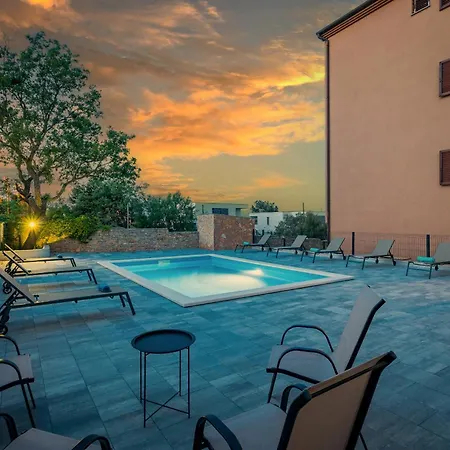 Apartments Cesare With Shared Pool Liznjan Exterior photo