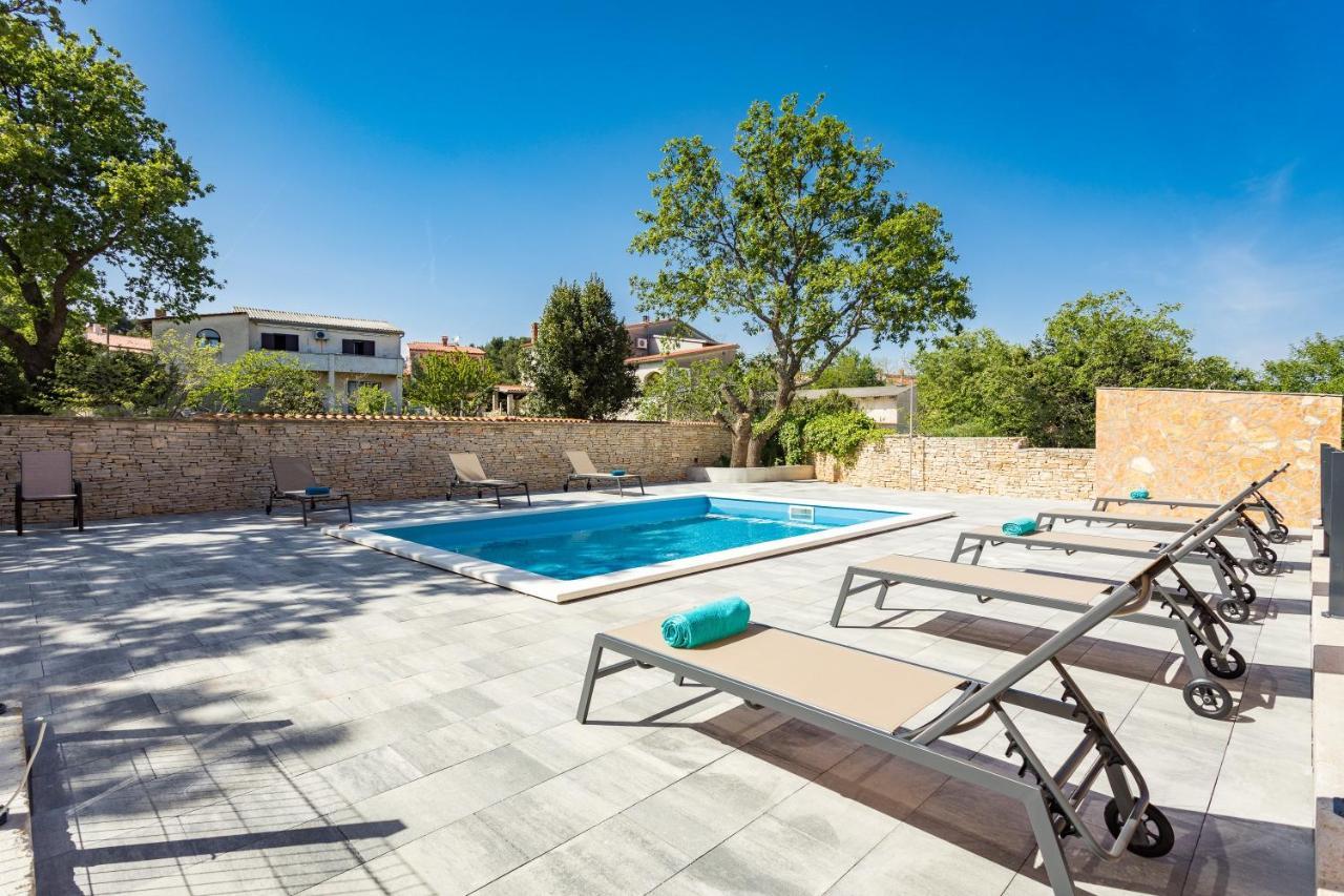 Cesare With Shared Pool Apartment