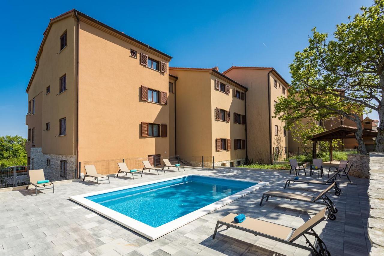 Cesare With Shared Pool Apartment