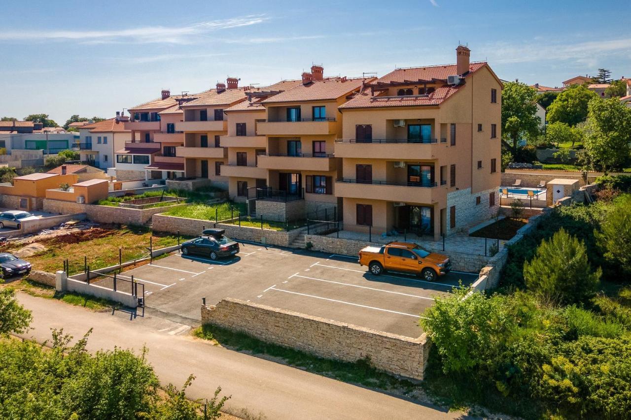 Cesare With Shared Pool Apartment