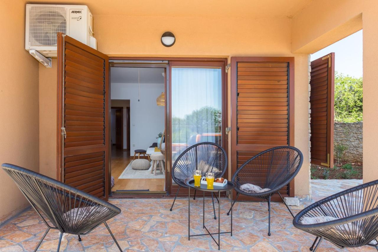 Cesare With Shared Pool Apartment Liznjan