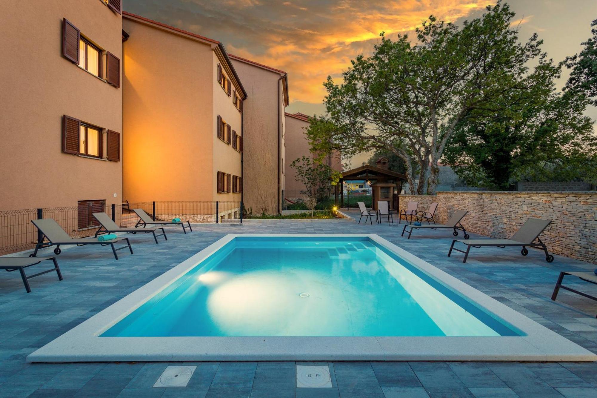 Apartment Cesare With Shared Pool Liznjan
