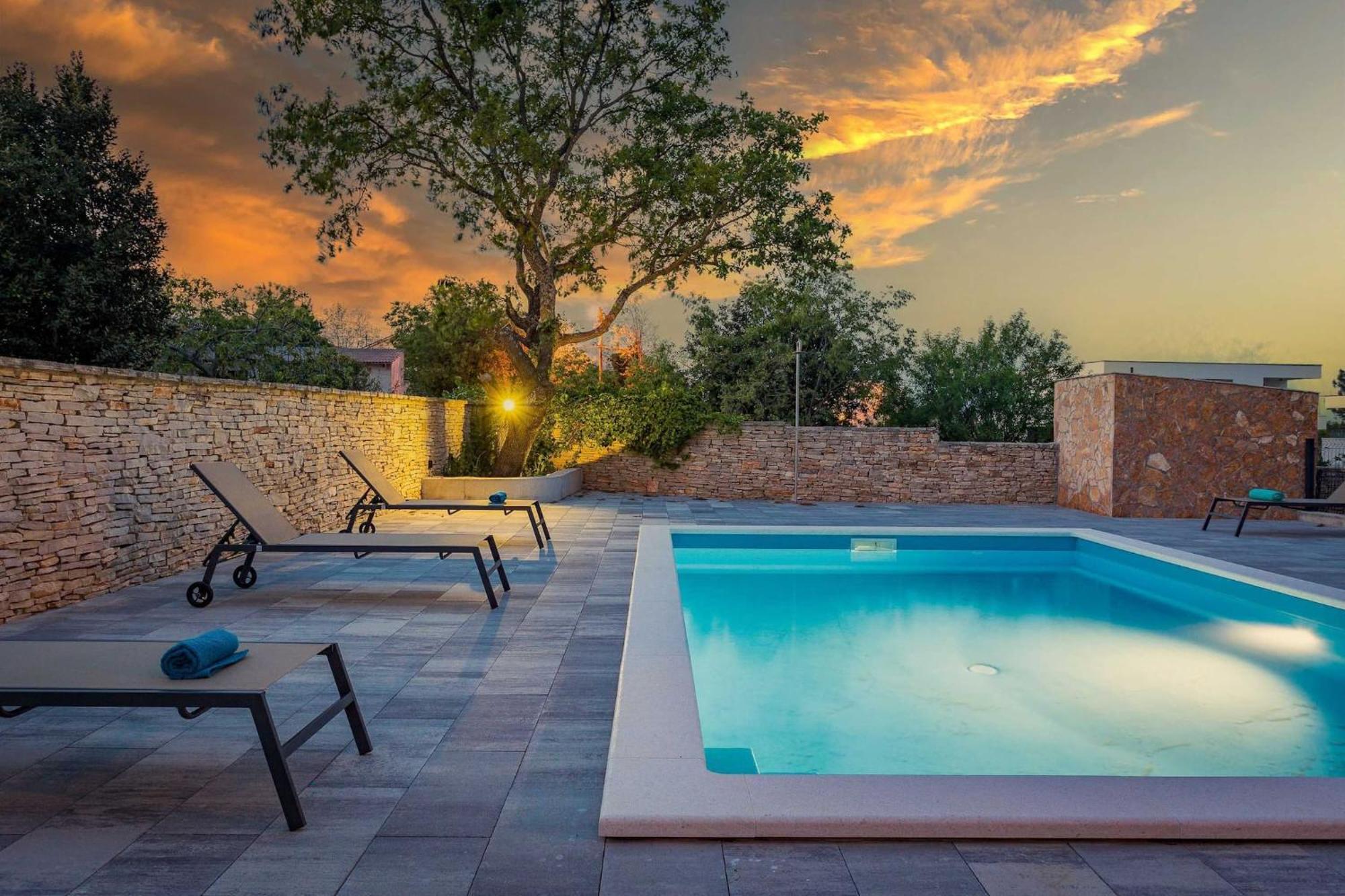 Cesare With Shared Pool * Liznjan