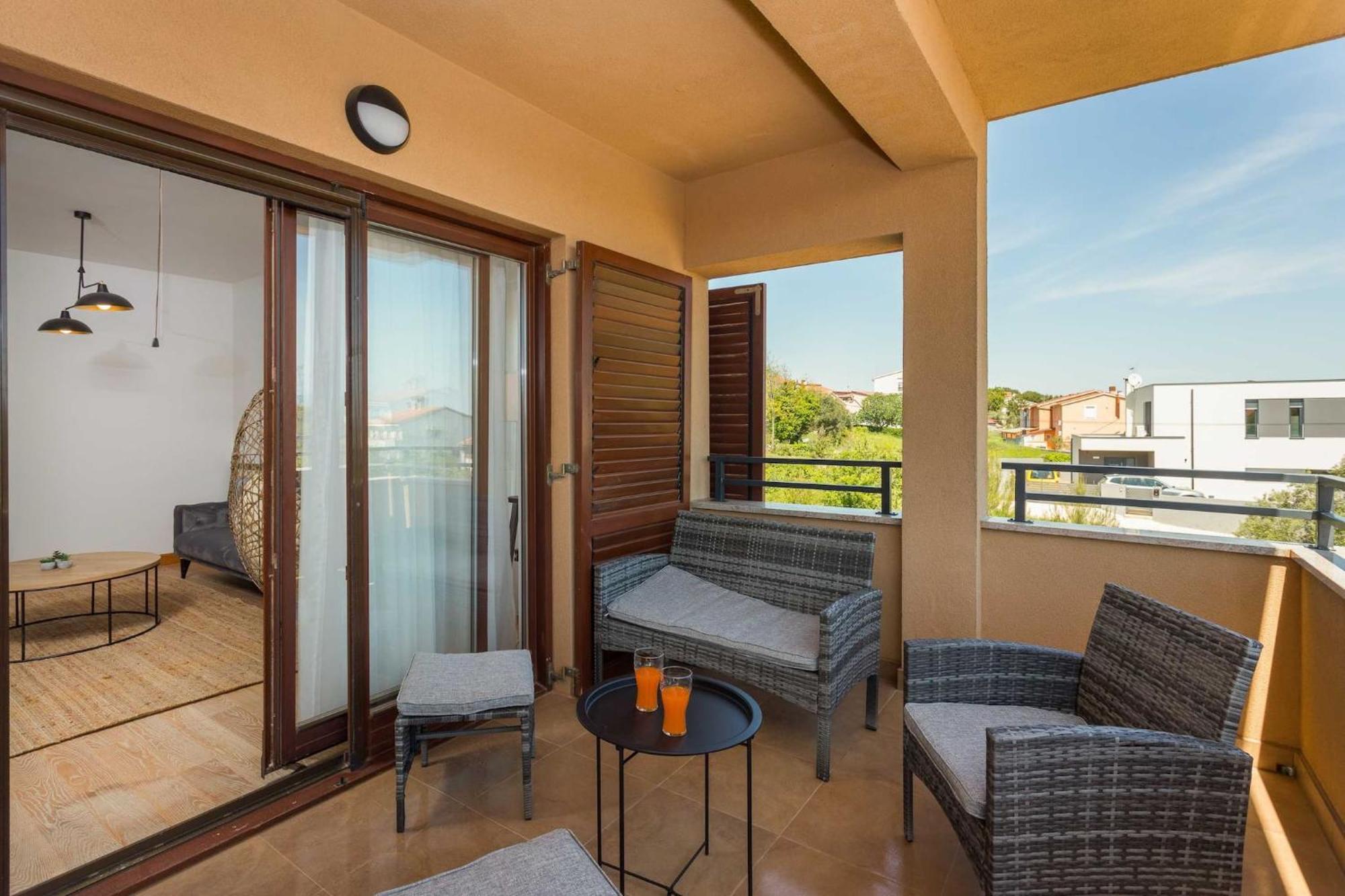 Cesare With Shared Pool Apartment