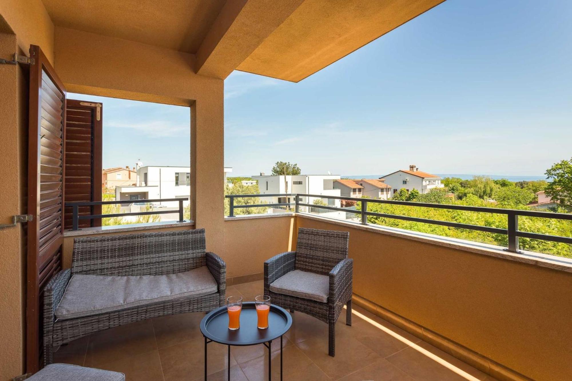 Apartment Cesare With Shared Pool