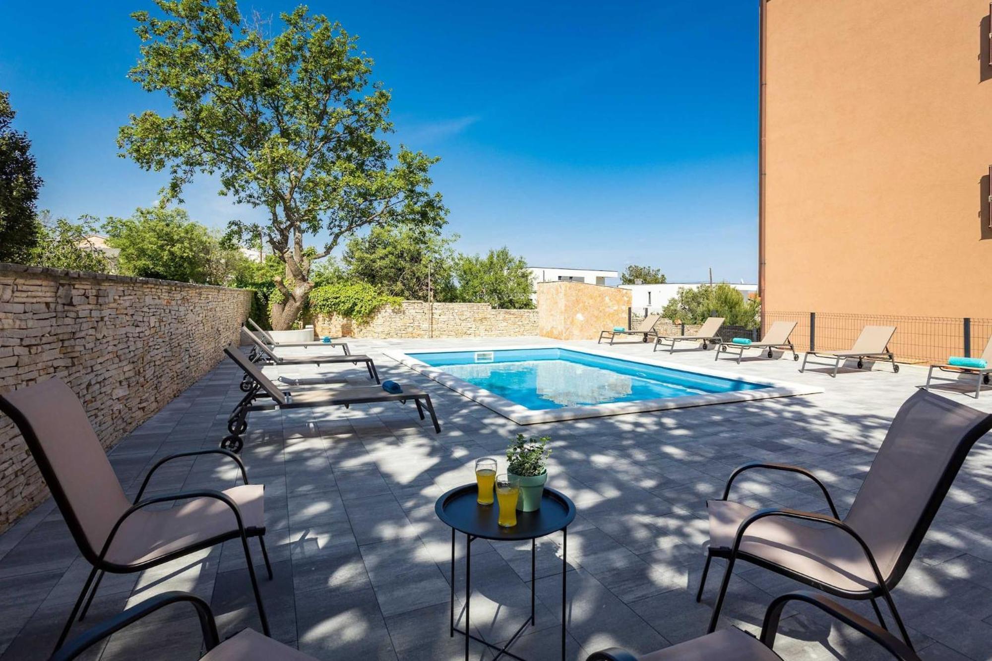 Apartment Cesare With Shared Pool Liznjan