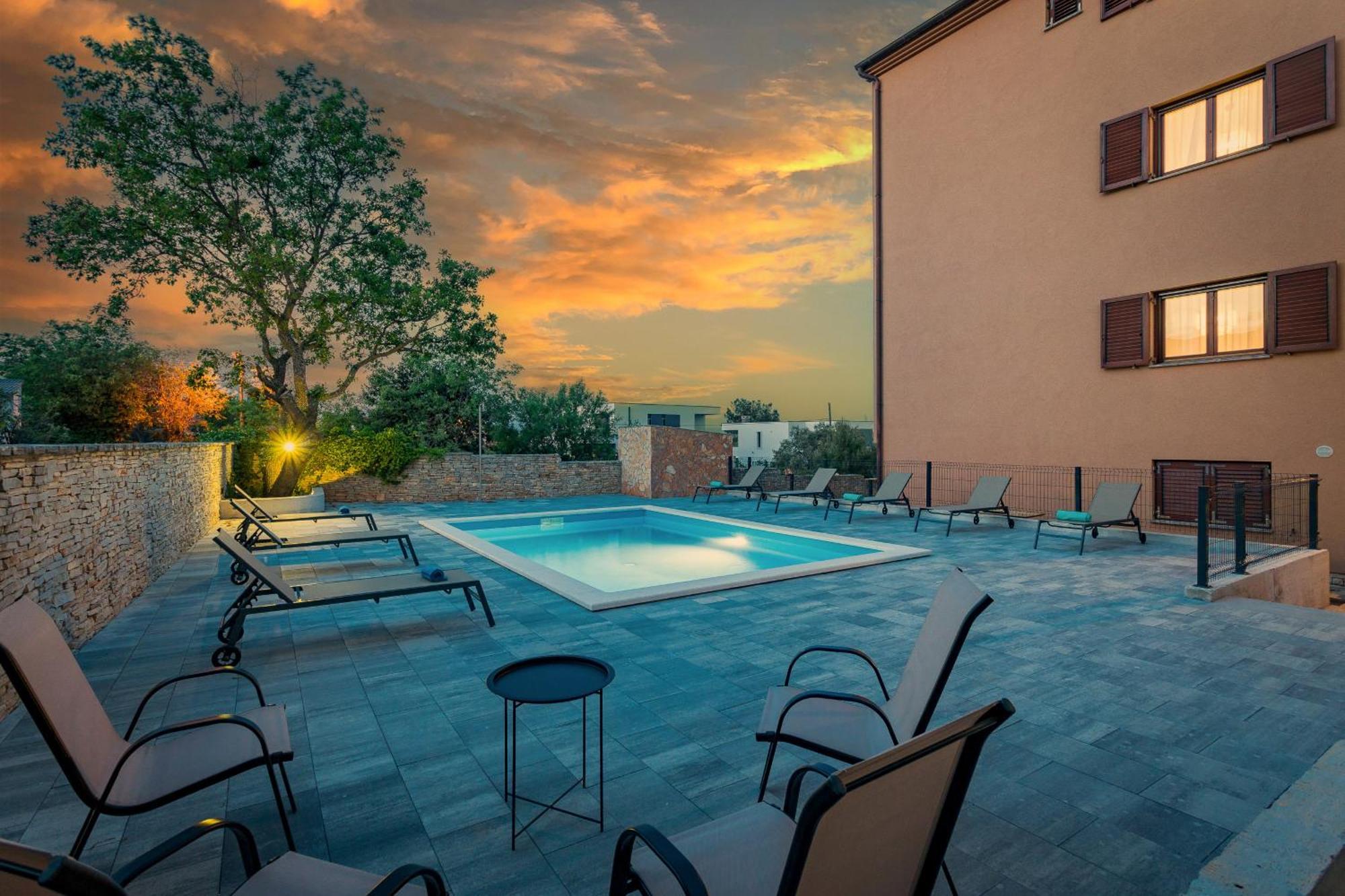 Apartment Cesare With Shared Pool